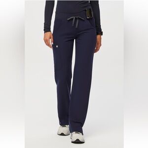 FIGS Kade Cargo Scrub Pants™ NAVY EUC
